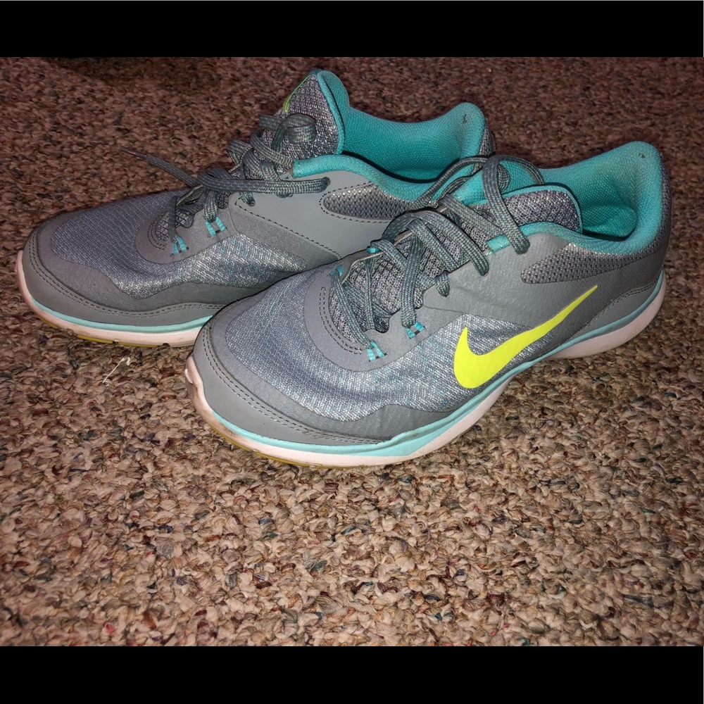 Size 6.5 Nike Flex women’s sneakers